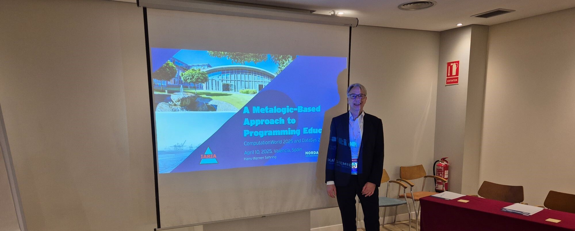 Professor für Software Engineering auf Konferenzbesuch